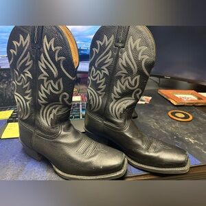 Ariat gently used Black Cowboy boots